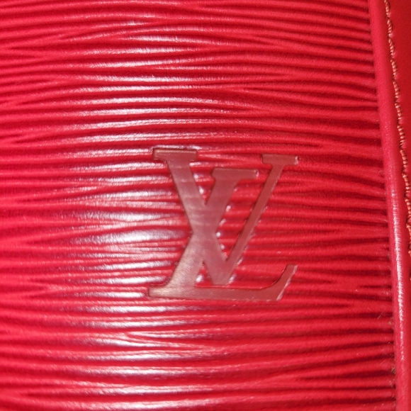 ♥️RARE LOUIS VUITTON EPI RED RANDONNEE PM - COLLECTOR'S CONDITION - Picture 15 of 17